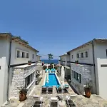 Sea And Sun Luxury Pools' *