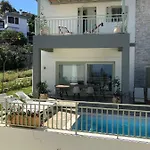 Sea And Sun Luxury Pools' חורפטו