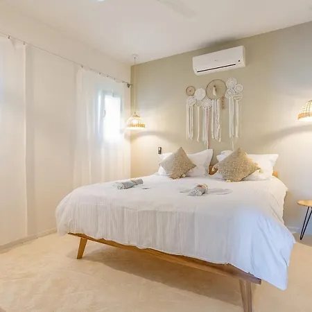 Sea And Sun Luxury Pools'