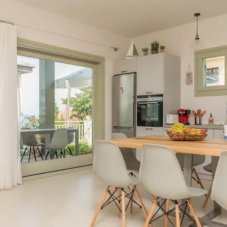 Sea And Sun Luxury Pools' Willa Chorefton